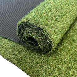 premium.jpg	Rolka gęstej sztucznej trawy ogrodowej w dwóch odcieniach zieleni, widoczne czarne podłoże drenażowe.